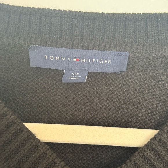 Tommy Hilfiger Women’s V-Neck Sweater - Picture 5 of 5